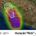 Huracán Rick tocó tierra en la costa de Guerrero y continúa su trayecto en tierra sobre el estado de Michoacán