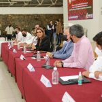 Encabeza Evelyn Salgado mesa de trabajo con alcaldesas y alcaldes sobre el programa de pavimentación de caminos artesanales en 21 municipios