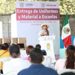 Visita Evelyn Salgado Placeres del Oro, anunció obras diversas y entrega apoyos a escuelas de esta localidad de Coyuca de Catalán