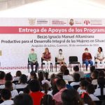 Entrega Evelyn Salgado más de 4 millones de pesos de los programas de Becas y Apoyo Productivo a Mujeres