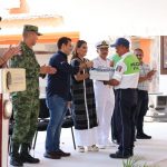Entrega Evelyn Salgado patrullas, equipo y uniformes a personal de Seguridad Pública de Zihuatanejo