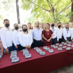 Entrega la gobernadora Evelyn Salgado apoyos del programa Ver Bien para Aprender Mejor