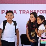 Entrega Liz Salgado mochilas y útiles escolares a niñas y niños de la zona rural de Acapulco