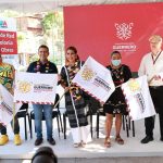 Evelyn Salgado y Jorge Sánchez dan banderazo de inicio de la construcción de la red de agua potable en la colonia Diamante de Zihuatanejo