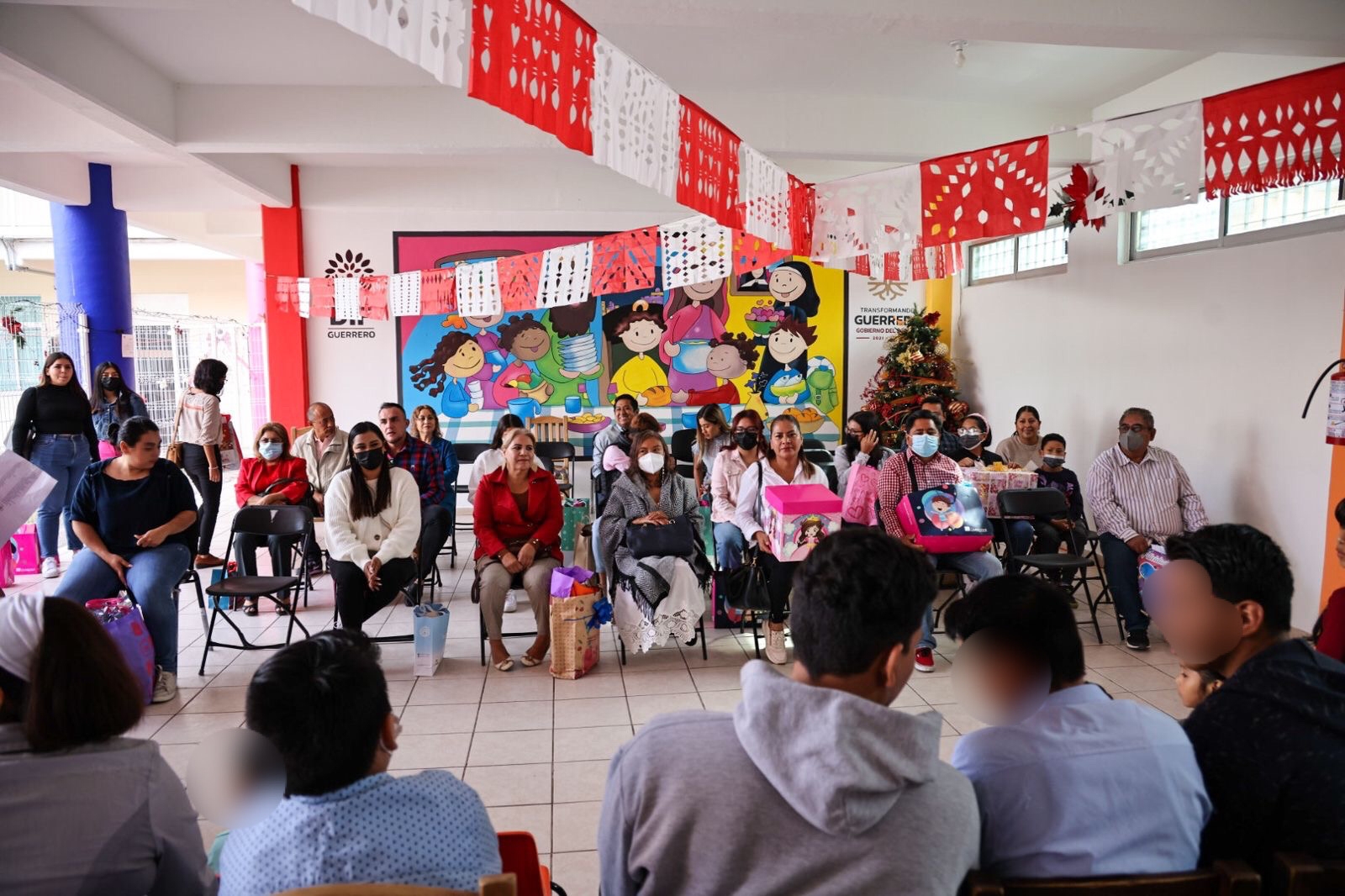 Familias guerrerenses apadrinan a niños de casa hogar del DIF Guerrero ...