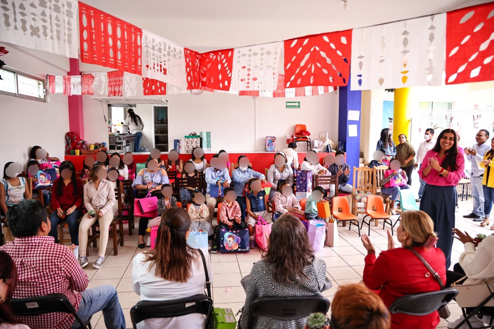 Familias guerrerenses apadrinan a niños de casa hogar del DIF Guerrero ...