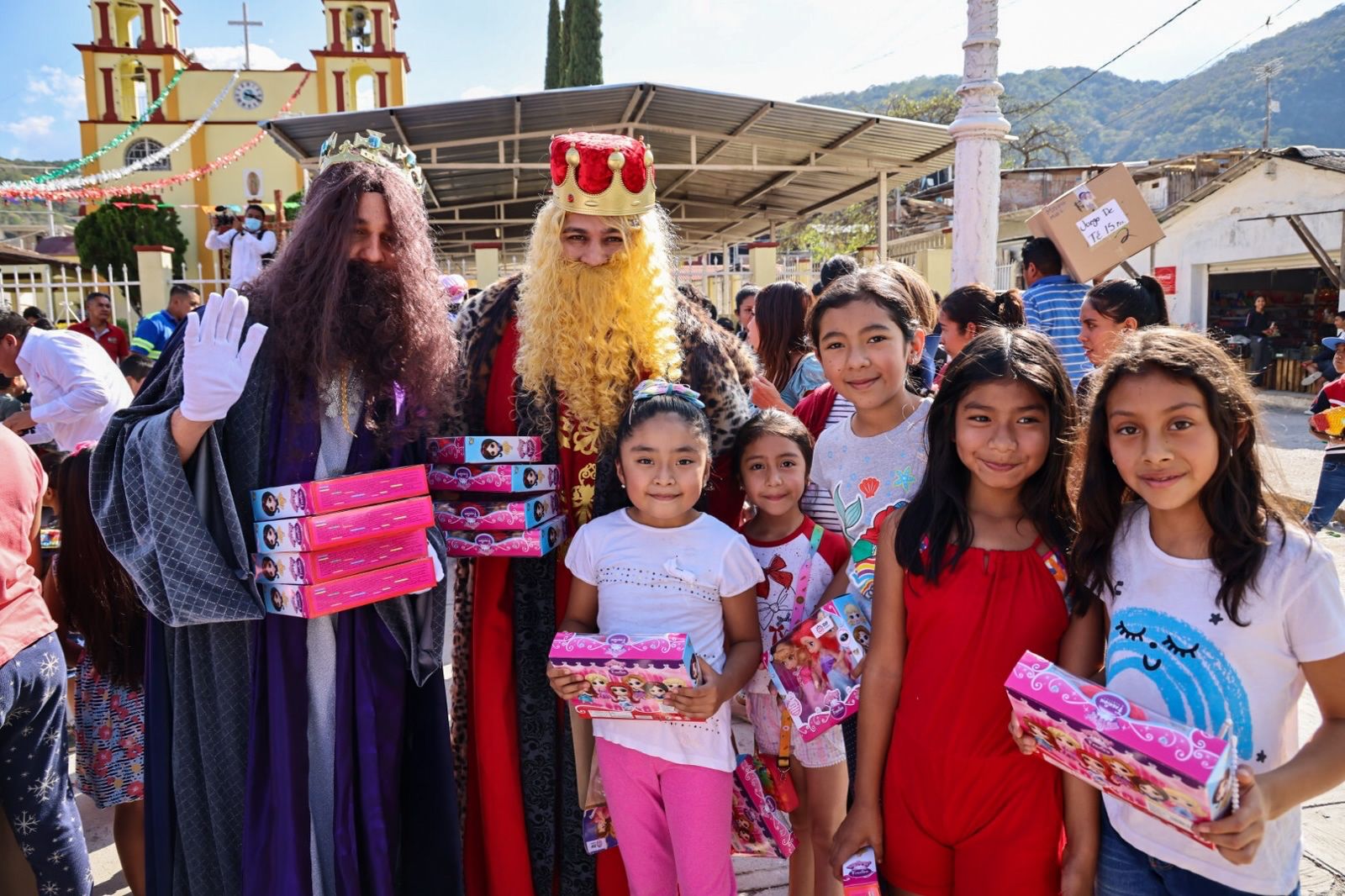 Entrega DIF Guerrero juguetes a niñas y niños de comunidades de la ...