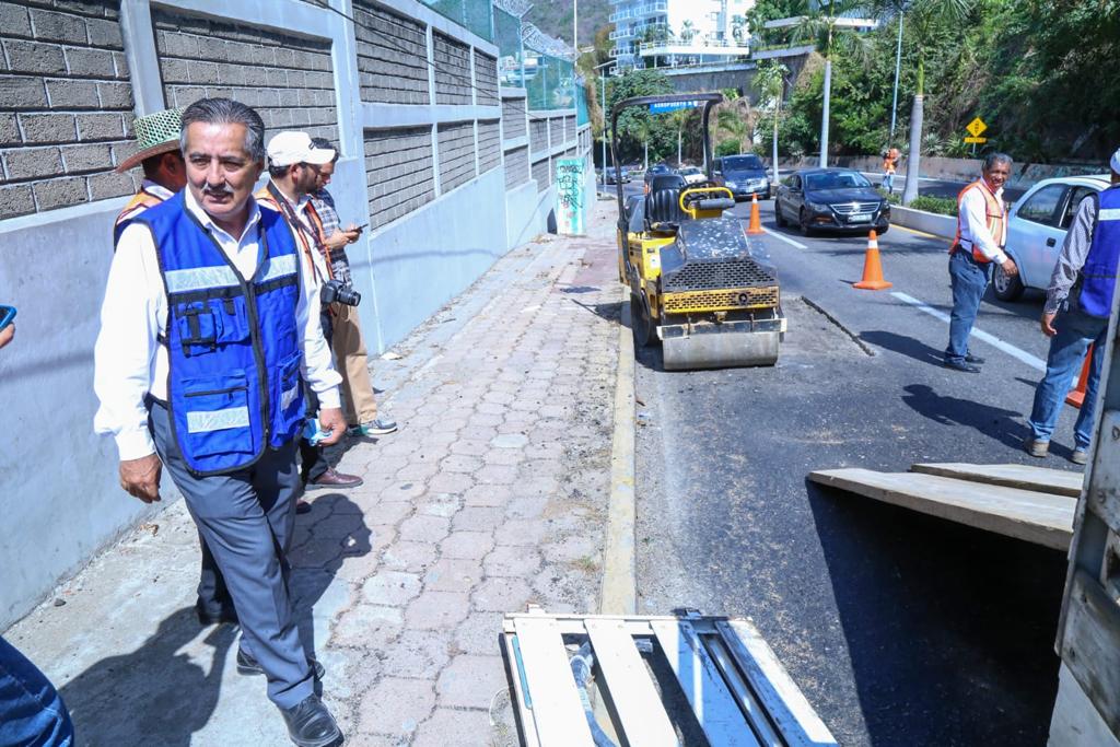 El gobierno del estado realiza trabajos de bacheo y mantenimiento en la ...