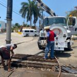 Coadyuva CAPASEG con desazolve de taponamientos pluviales en zona Diamante de Acapulco