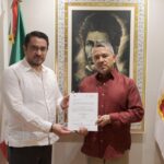 El secretario general de gobierno, Ludwig Marcial Reynoso Núñez realizó la entrega de nombramiento y toma de protesta al Dr. Roberto Estrada Amaya como Director General del Instituto Estatal de Oftalmología de la Secretaría de Salud