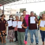 Dota el gobierno de Guerrero de uniformes y equipos de computación a alumnos inscritos al IGATIPAM