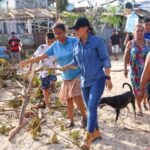 Evelyn Salgado recorre y supervisa entrega de apoyos a damnificados de diversas colonias de Acapulco