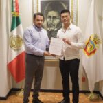 Secretario general de Gobierno, Ludwig Marcial Reynoso Núñez, realizó la entrega de nombramiento y toma de protesta a César Salgado Alpizar quien se desempeñará como Consejero Jurídico del Poder Ejecutivo del Estado