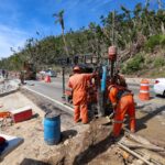 Continúa Cicaeg atendiendo el socavón en la Escénica en Acapulco