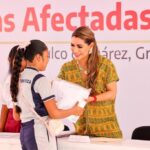 Entrega Evelyn Salgado uniformes, kits de limpieza y libros de texto gratuitos en escuelas afectadas por el Huracán Otis