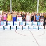 La SEDEPIA entregó máquinas de coser a mujeres bordadoras de Tlacoachistlahuaca