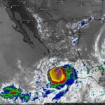Tormenta Tropical John continúa su trayecto hacia las costas de Guerrero