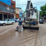 La CAPASEG realiza tareas de desazolve de los sistemas de alcantarillado con equipos hidroneumáticos