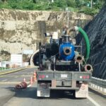 Personal de la CAPASEG, se traslada a la ciudad de Tixtla para realizar trabajos de limpieza y desazolve con un camión plataforma equipado con grúa HIAB