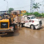 Gobierno del estado intensifica acciones de limpieza y remoción de lodo en la colonia popular de Acapulco tras el paso del huracán “John”