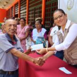 Entrega SEFODECO apoyos a los artesanos de Xalitla, afectadas por el huracán John