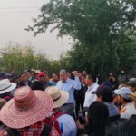 Autoridades estatales dialogan con afectados por el huracán John que bloquean carretera en Tixtla