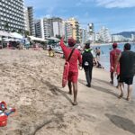 Guardavidas localizan a menor de edad extraviado en playa Papagayo