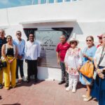 Gobierno de Guerrero devela placa conmemorativa por 90 años de tradición de clavadistas de La Quebrada