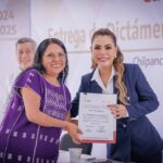 Evelyn Salgado entrega estímulos a 508 trabajadores educativos en Guerrero y firma convocatoria del Programa de Carrera Administrativa 2025