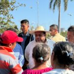 Atiende el subsecretario de Desarrollo Político, Francisco Rodríguez a manifestantes de la CRAC-PC que bloqueaban la zona Diamante de Acapulco