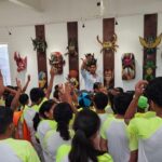 Niñas y niños participan en sesión recreativa de pintura en el Museo de la Máscara en Acapulco