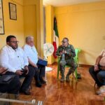 Funcionarios estatales atienden y dialogan con autoridades de la localidad de El Ocotito