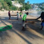 Se realizan trabajos de limpieza en franjas de arena y accesos a las playas de Acapulco