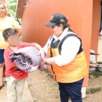La brigada de Secultura entrega apoyos a familias afectadas de Igualapa tras el paso del Huracán Erick