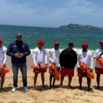 Gobierno de Evelyn Salgado dota de nuevo equipo y uniformes a guardavidas de la Promotora de Playas