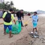 Continúan trabajos de limpieza de playas en Acapulco