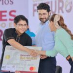 Entregan la gobernadora Evelyn Salgado y el titular de la STyPS, Marath Bolaños, apoyos del programa Jóvenes Construyendo el Futuro