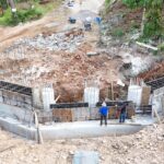 Avanza la construcción del puente vehicular “Arroyo Campana” en el municipio de San Luis Acatlán en la Costa Chica