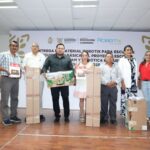 Escuelas de Educación Básica reciben material y equipo de robótica