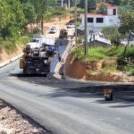 Avanza la pavimentación del camino Pueblo Hidalgo–Pajarito Grande en San Luis Acatlán