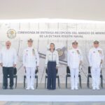 Asiste la gobernadora a la toma de posesión de Martín Enrique Barney Montalvo como nuevo comandante de la Octava Región Naval