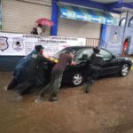 Policía Estatal y Policía Municipal brinda apoyo a la población tras lluvias en Ometepec