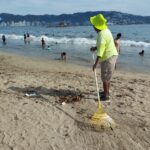 Se realiza limpieza permanente en playas de Acapulco para garantizar espacios seguros y en óptimas condiciones a visitantes