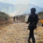 Policía Estatal atienden un reporte de incendio forestal registrado en las inmediaciones del fraccionamiento Punta Poniente