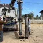 Trabajos de desazolve en la red de atarjeas del municipio de Coyuca de Benítez, en la región Costa Grande.