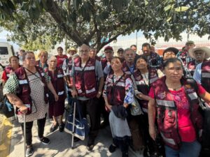 Un nuevo grupo de adultos mayores, inicia viaje para tramitar su visa americana a través del programa “Lazos Migrantes”