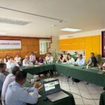 Avanza la construcción de caminos artesanales en la sierra, gobierno del estado y SICT refuerzan coordinación