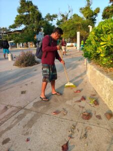 Promotora de Playas Acapulco realizó limpieza y mantenimiento en accesos y franja de arena del Paseo del Pescador