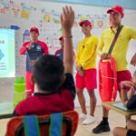 Fomentan seguridad en playas entre niños de Acapulco