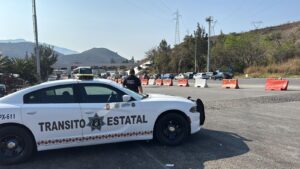 Tránsito Estatal refuerza la seguridad y apoyo vial ante el arribo masivo de visitantes al puerto de Acapulco. 